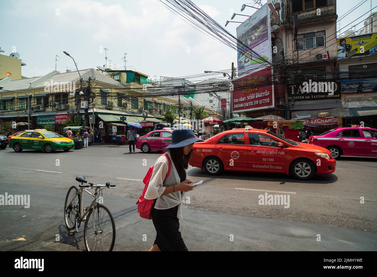 Bangkok City Streets.Traffic und konventionelle Verkehrsmittel. Stadtleben Stockfoto