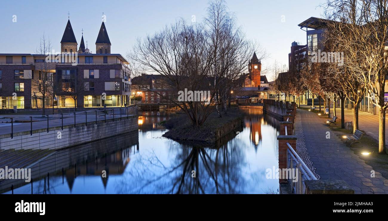 Pfarrkirche St. Antonius und alter Rathausturm mit dem Dinkel, Gronau, Deutschland, Europa Stockfoto