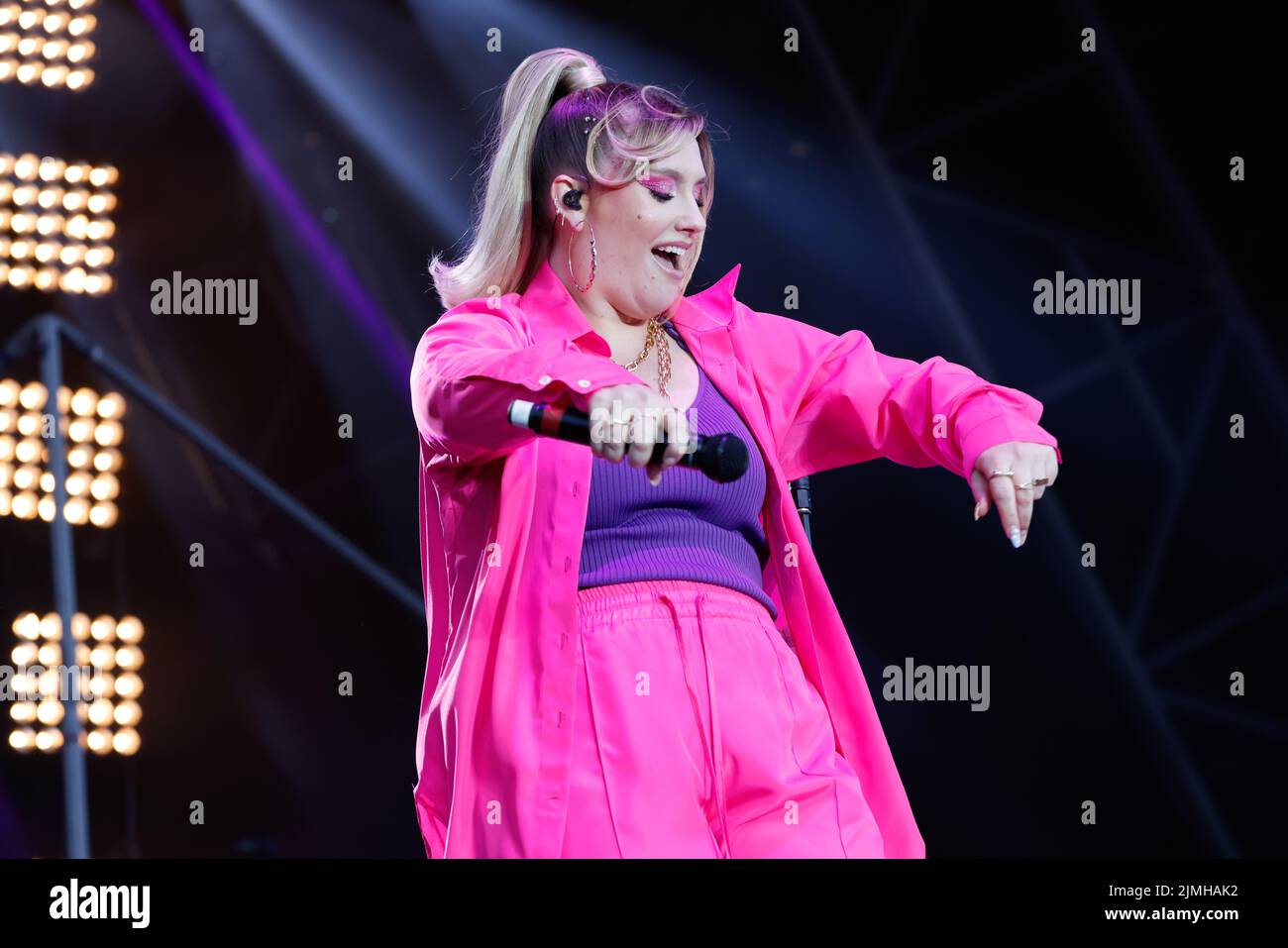 Preston Park, Stadt Brighton und Hove, East Sussex, Großbritannien, Ella Henderson beim Brighton Pride 2022 Festival, We are Fabuloso. 6.. August 2022 Stockfoto