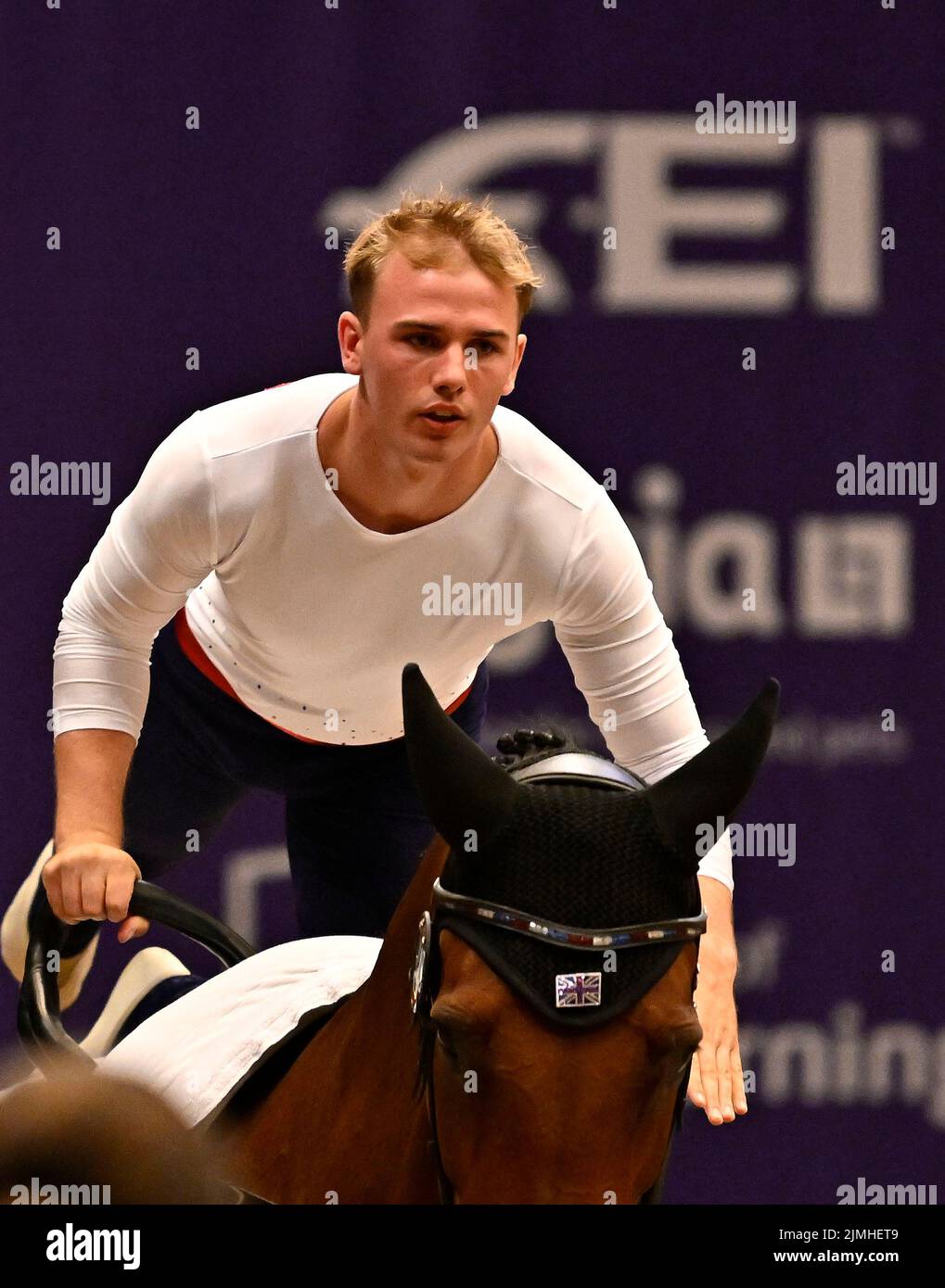 Herning, Dänemark. 06. August 2022. Weltreiterspiele. Jyske Bank Boxen Stadium. Felix Morton (GBR) während der FEI-Weltmeisterschaft im Kader-Vaulting. Kredit: Sport In Bildern/Alamy Live Nachrichten Stockfoto