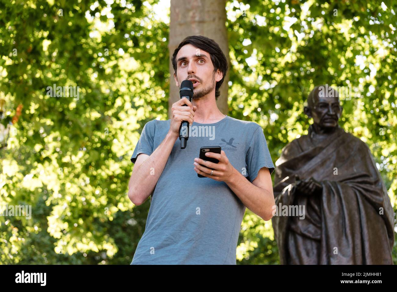 London, Großbritannien. 6. August 2022. Tierrechtsaktivisten marschieren in London zum Nationalen Tierrechtsmarsch, um Gerechtigkeit für Tiere und ein Ende der Tierausbeutung zu fordern. Der marsch war eine Zusammenarbeit vieler aktivistischer Gruppen wie Animal Rebellion, Animal Freedom Movement, North London Hunt Sabs, Animal Justice Project und Animal Save UK. Quelle: Andrea Domeniconi/Alamy Live News Stockfoto