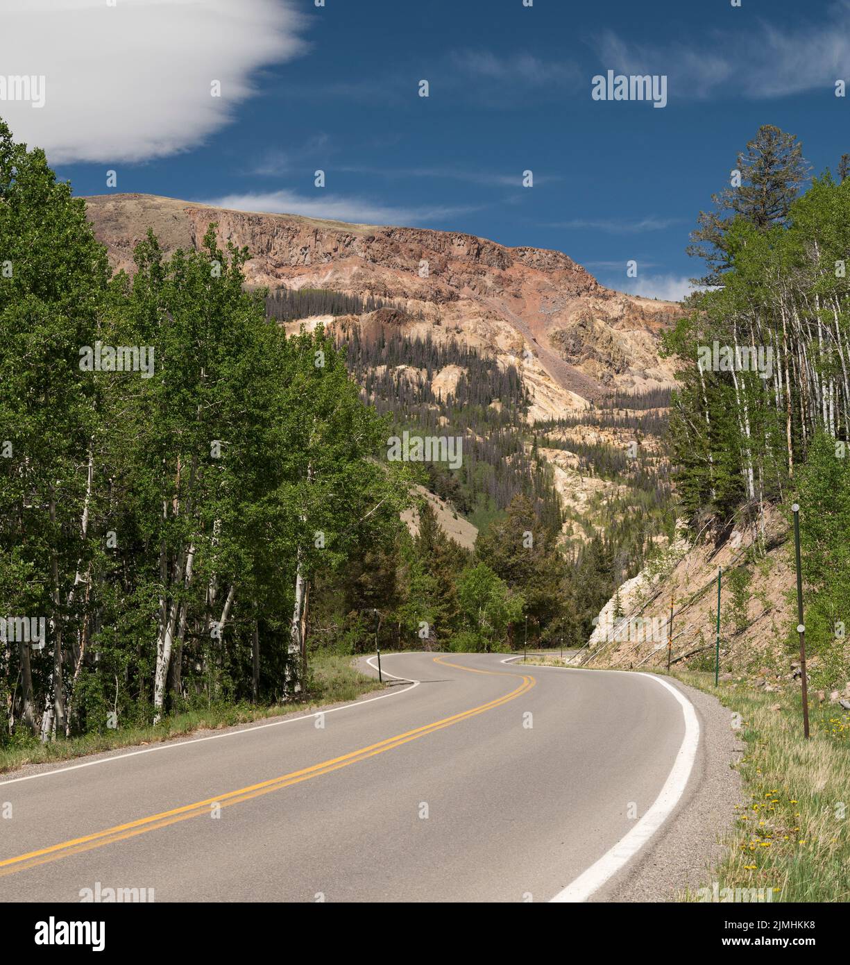 National Natural Landmark Slumgulion Earthflow von Silver Thread Scenic Byway, Colorado aus gesehen. Slumgulion Earthflow ist ein seltener geologischer Prozess. Stockfoto