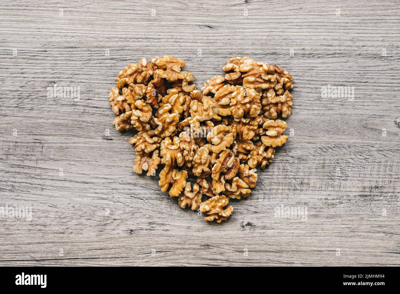 Nüsse bilden das Herz Stockfoto