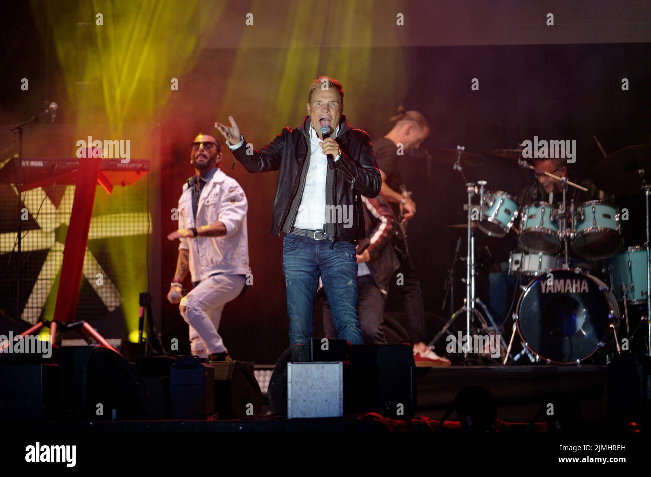 Bonn, Deutschland. 06. August 2022. Sänger Dieter Bohlen (M) ist auf der Bühne beim Hit-Song-Event 'Lieblingslieder' in der Rheinaue in Bonn. Quelle: Henning Kaiser/dpa/Alamy Live News Stockfoto Bonn, Deutschland. 06. August 2022. Sänger Dieter Bohlen (M) ist auf der Bühne beim Hit-Song-Event 'Lieblingslieder' in der Rheinaue in Bonn. Quelle: Henning Kaiser/dpa/Alamy Live News Stockfoto