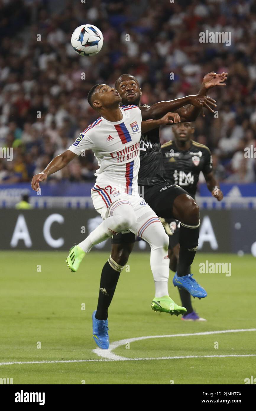 5. August 2022, Rom, Frankreich: Cardoso TETE aus Lyon und Cedric AVINEL aus Ajaccio während des Fußballspiels der französischen Ligue 1 zwischen Olympique Lyonnais (Lyon) und AC Ajaccio am 5. August 2022 im Groupama-Stadion in Decines-Charpieu bei Lyon, Frankreich - Foto Romain Biard/DPPI/LiveMedia. (Bild: © Romain Biard/LPS via ZUMA Press) Stockfoto