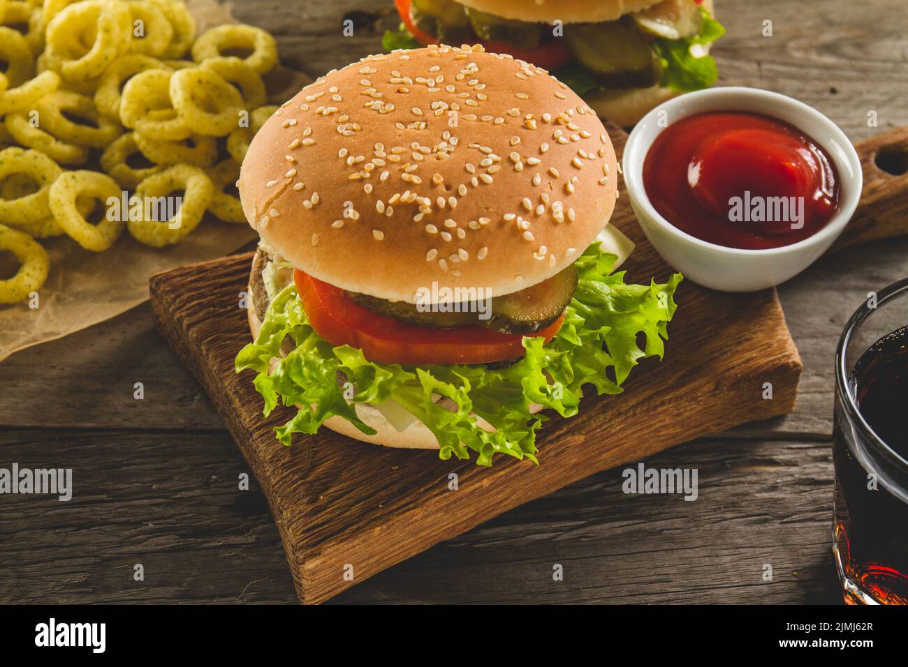Schnellimbiss mit leckeren Hamburgern Stockfoto