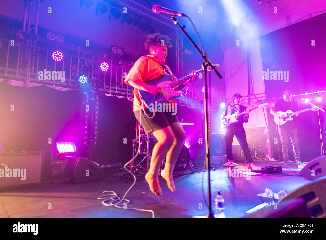 Edinburgh, Schottland. Sa 6. August 2022. Die schottische IndieBand Sacred Paws ist im Rahmen