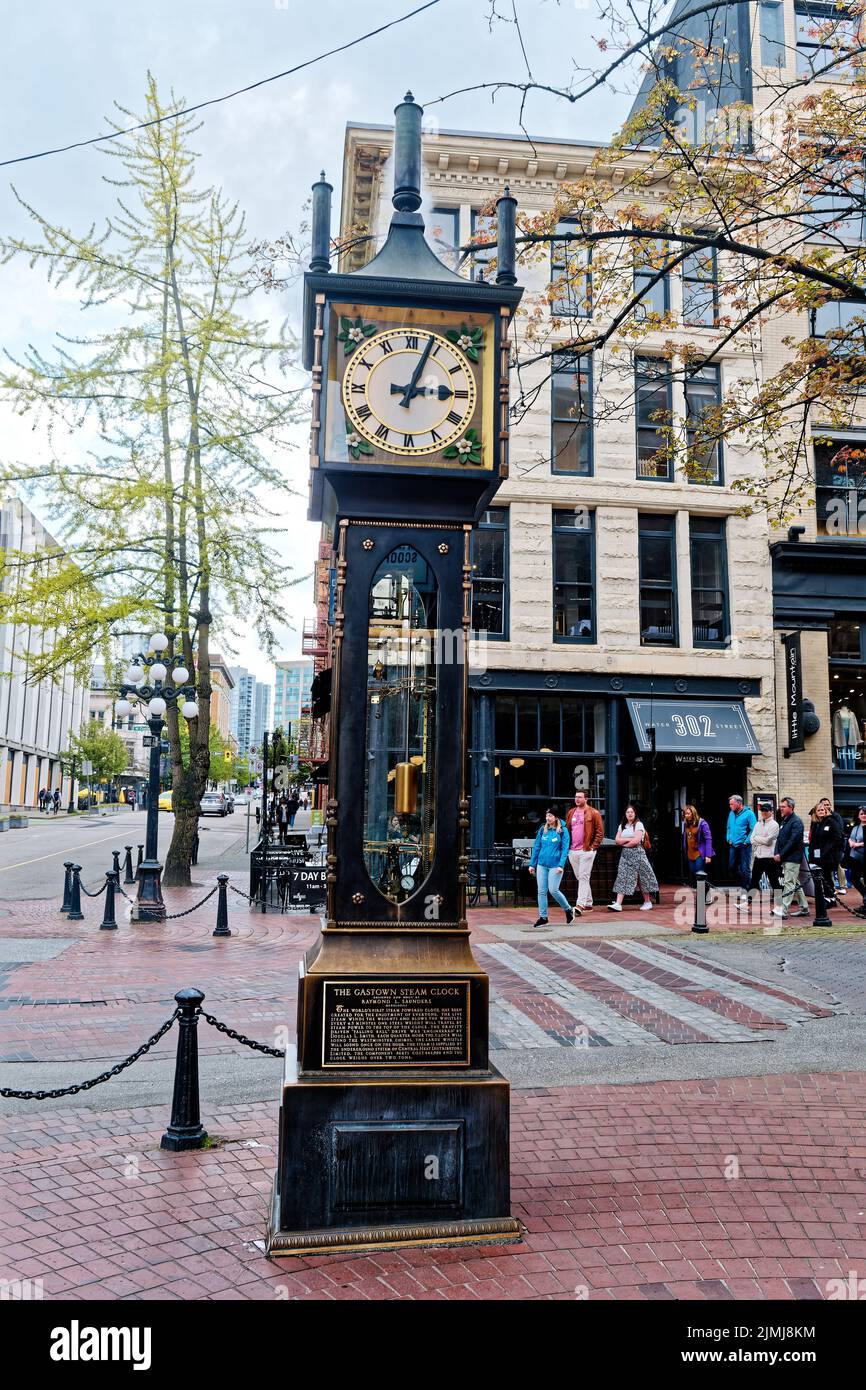 VANCOUVER, BRITISH COLUMBIA - 29. April 2022: Raymond Saunders' erste Dampfuhr wurde 1977 an der Ecke Cambie und Water Street in Gasto gebaut Stockfoto
