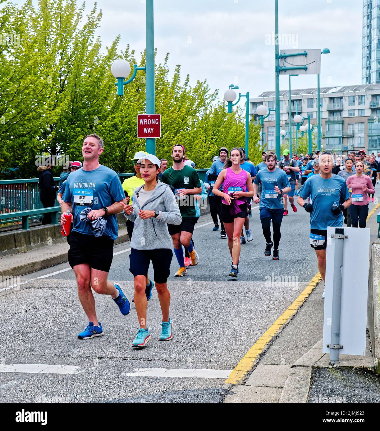 VANCOUVER, BRITISH COLUMBIA - 29. April 2022: Vancouver, ein geschäftiger Hafenort an der Westküste in British Columbia, gehört zu den Kanadas, die am dichtesten und ethnischsten sind Stockfoto