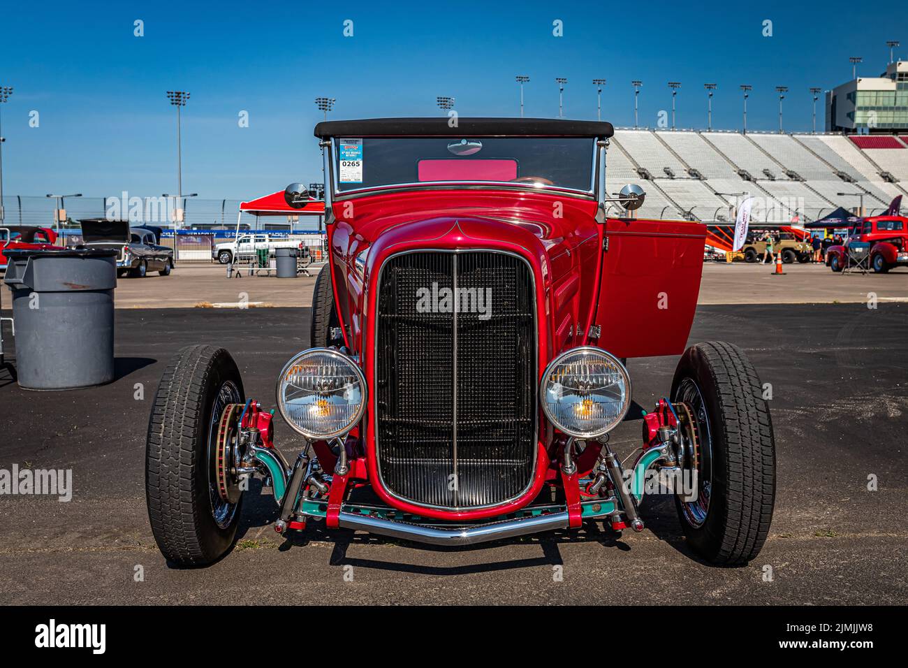 Libanon, TN - 13. Mai 2022: Low-Perspective-Frontansicht eines Ford A Roadsters aus dem Jahr 1929 auf einer lokalen Automesse. Stockfoto