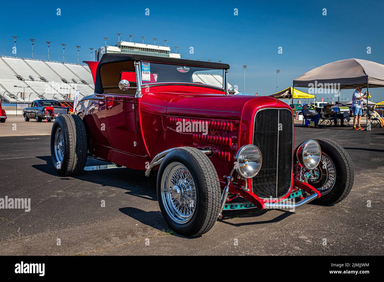 Libanon, TN - 13. Mai 2022: Vorderansicht eines Ford A Roadsters aus dem Jahr 1929 mit niedriger Perspektive auf einer lokalen Automesse. Stockfoto