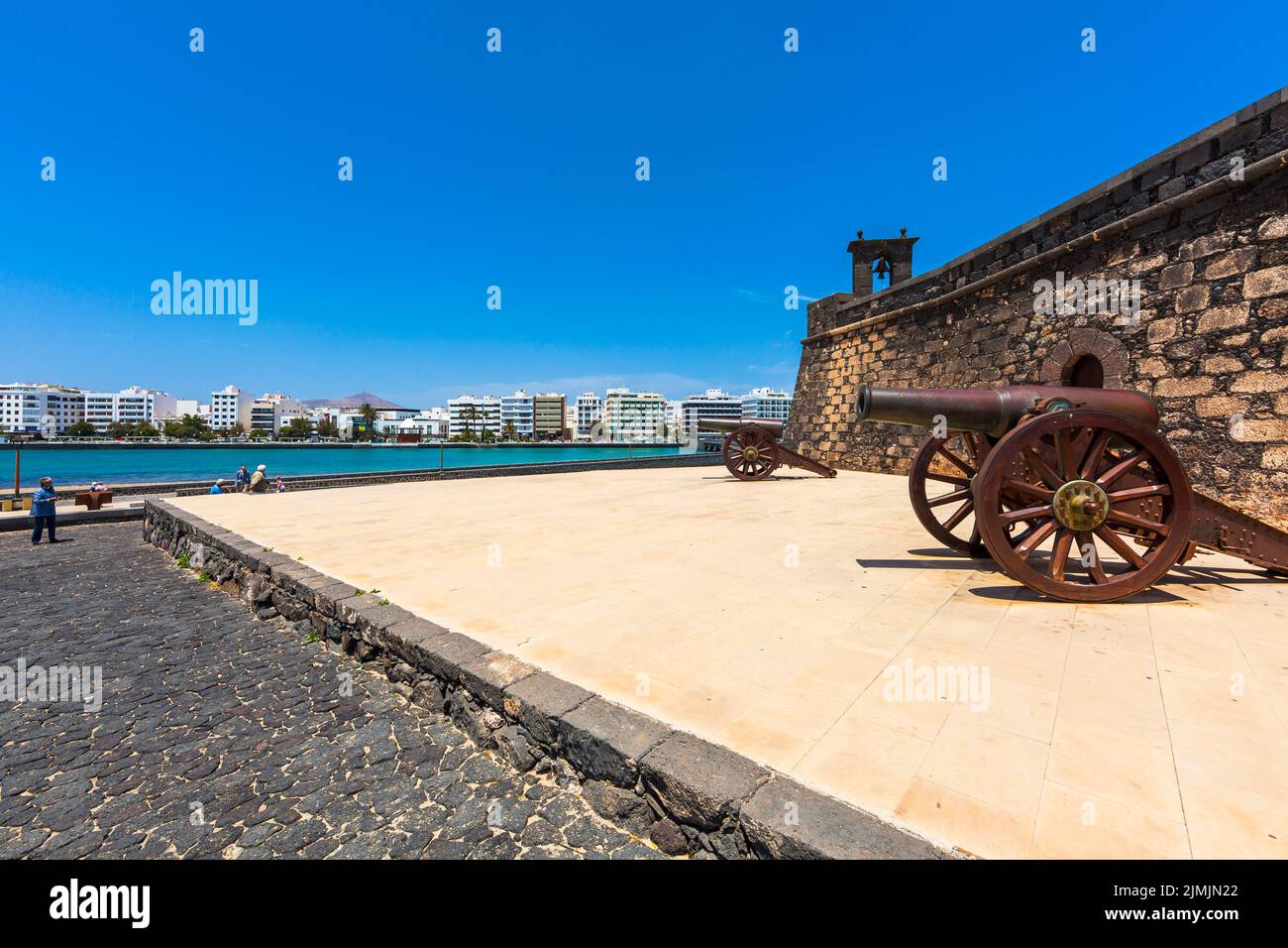 Alte Kanonen vor dem Schloss Castillo de San Gabriel Stockfoto