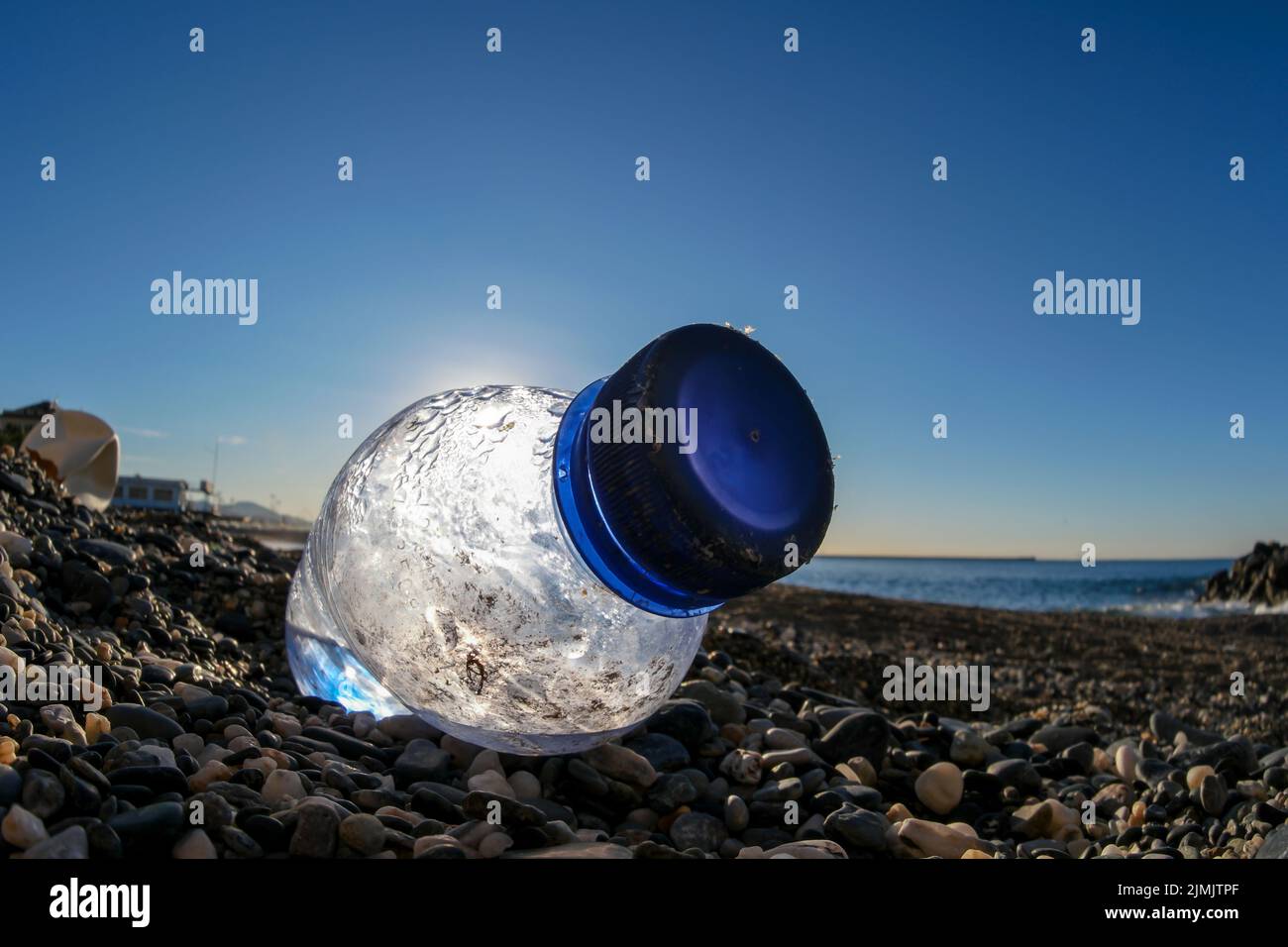 Müll am Strand Stockfoto