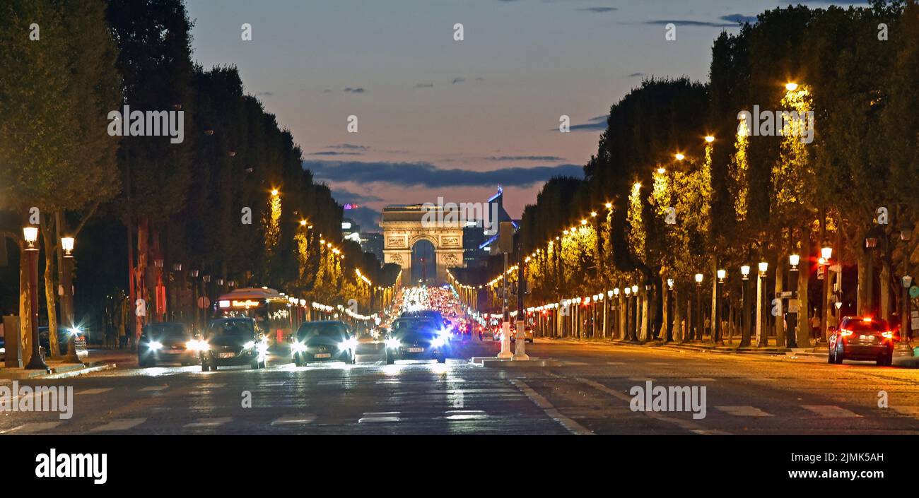 Champs Elysees bei Nacht, Paris, Frankreich Stockfoto