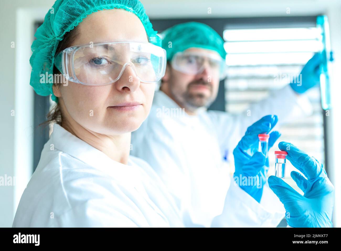 Wissenschaftler Mit Ampeln Stockfoto
