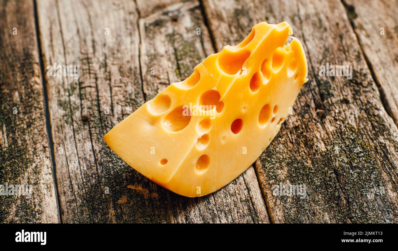 Kulinarisches Klasse Milchprodukt gelber schweizer Käse Stockfoto