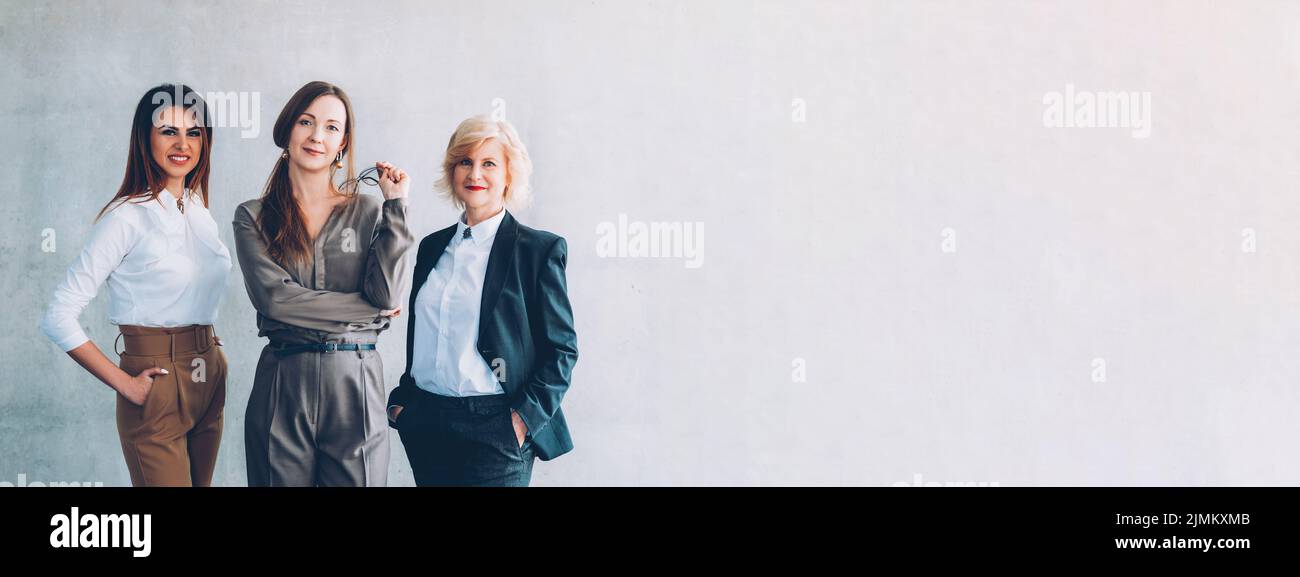 Weiblicher beruflicher Erfolg drei Geschäftsfrauen Stockfoto