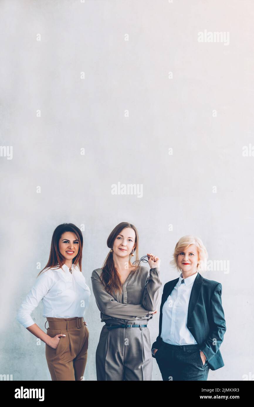 Weiblich orientiertes Unternehmen drei Geschäftsfrauen Stockfoto