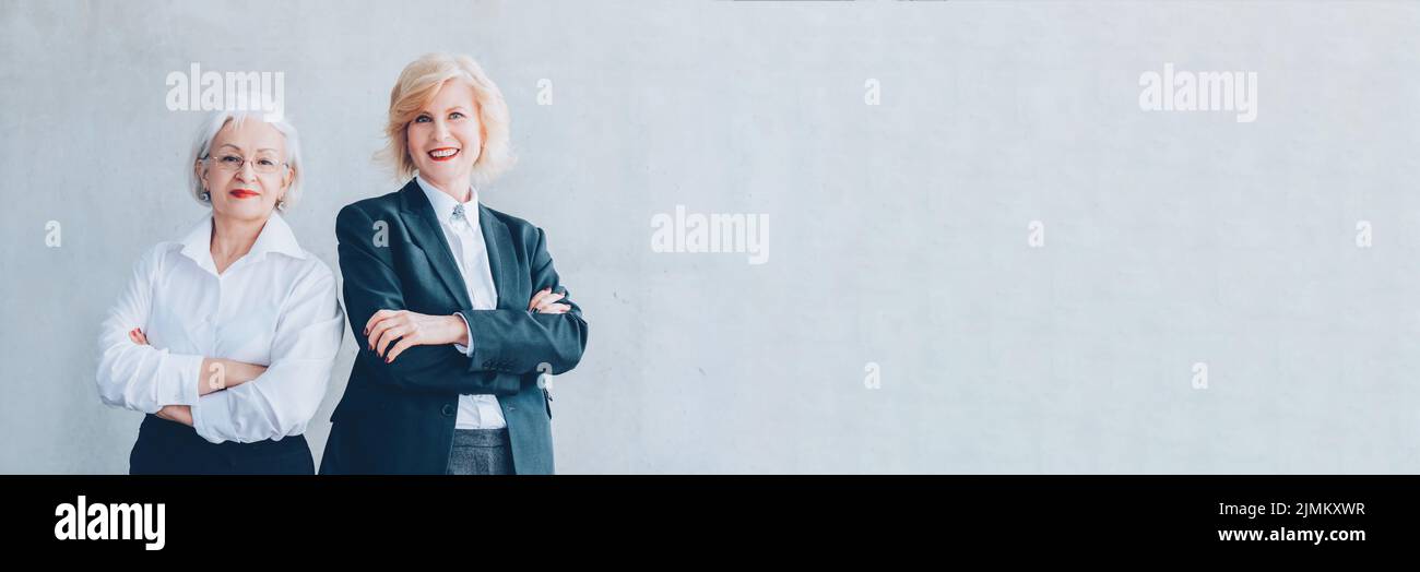 Weiblich orientierte Unternehmen Senior selbstbewusste Frauen Stockfoto