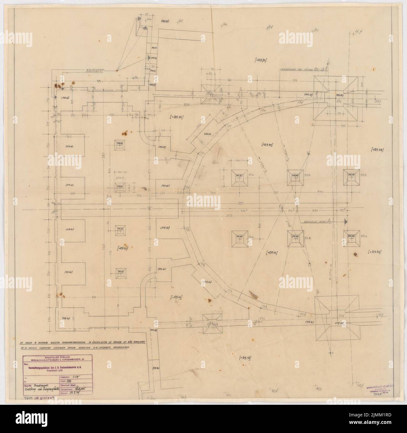Poelzig Hans (1869-1936), I.G.-Farben in Frankfurt/Main. Verwaltungsgebäude (14. Oktober 1929): Mittelbau, Windfang und Eingangshalle, Grundrissfundamente 1:50. Bleistift auf Transparent, 79 x 79,5 cm (einschließlich Scankanten) Stockfoto