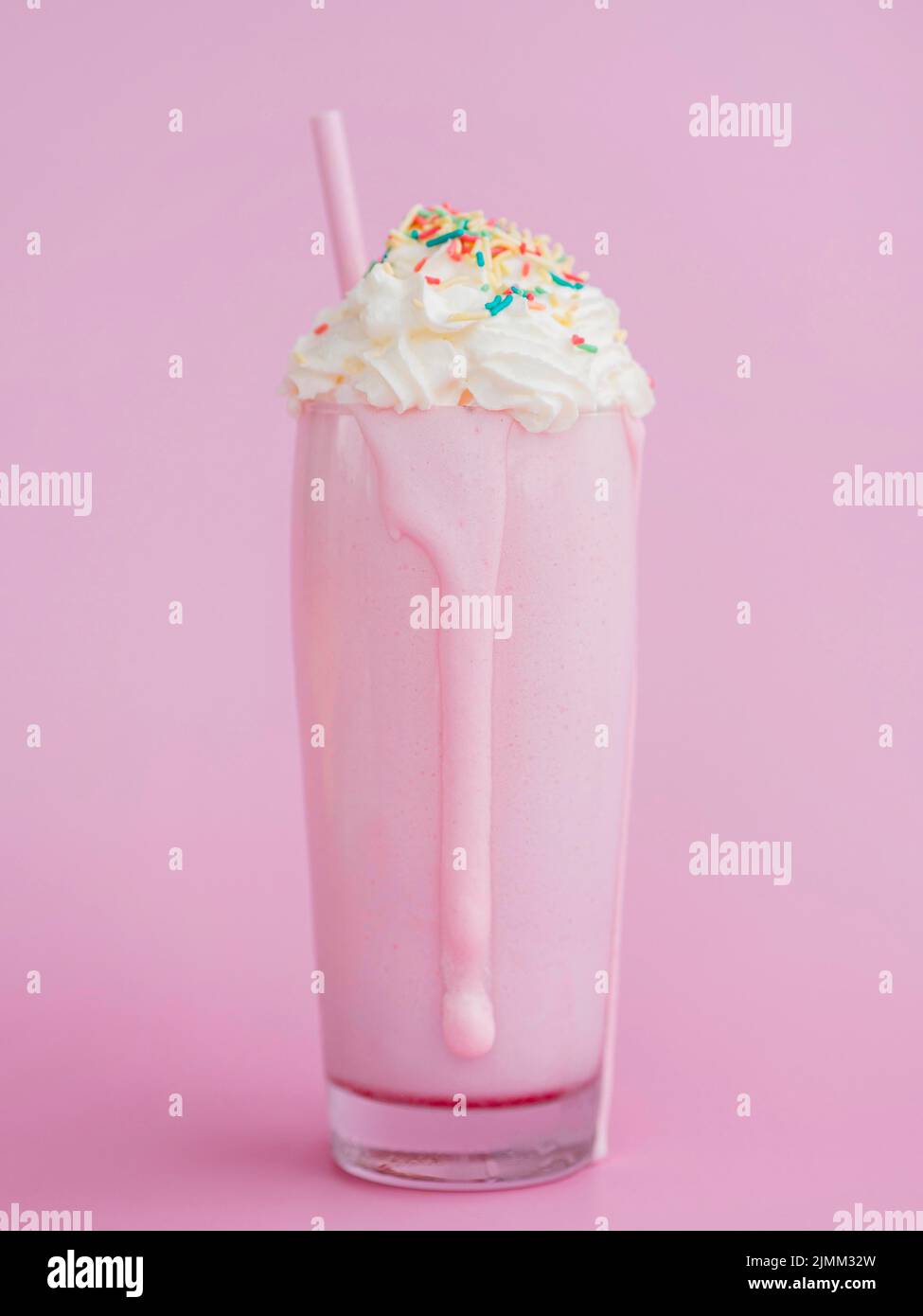 Leckeres, transparentes Milchshake-Glas Stockfoto