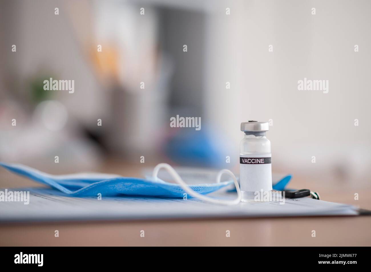 Zusammensetzung Impfelemente mit medizinischer Maske Stockfoto