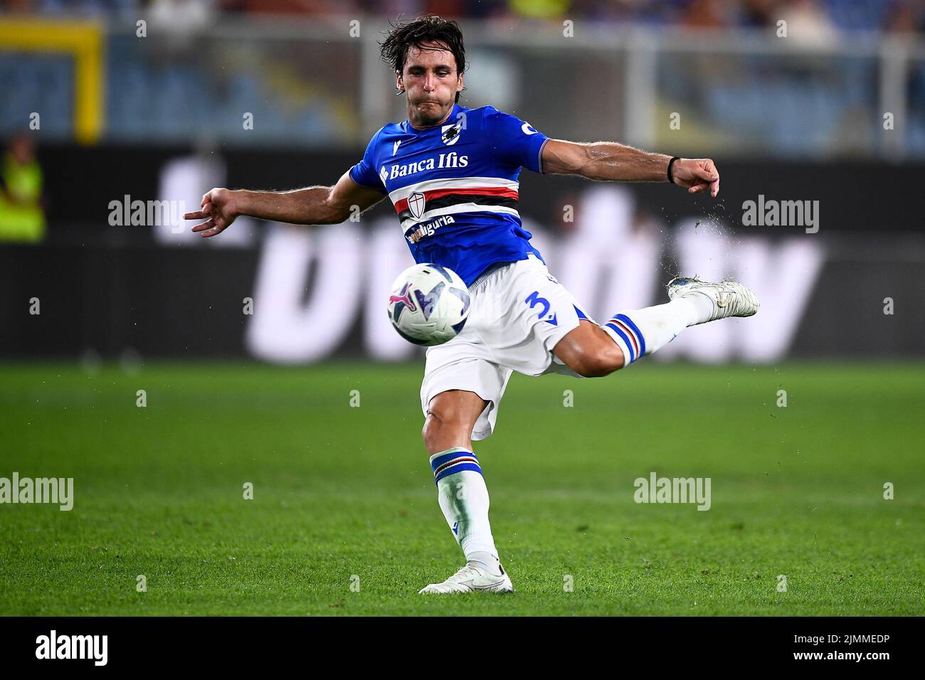 Genua, Italien. 05. August 2022. Tommaso Augello von US Sampdoria tritt den Ball während des Coppa Italia Fußballspiels zwischen UC Sampdoria und Reggina 1914. Kredit: Nicolò Campo/Alamy Live Nachrichten Stockfoto