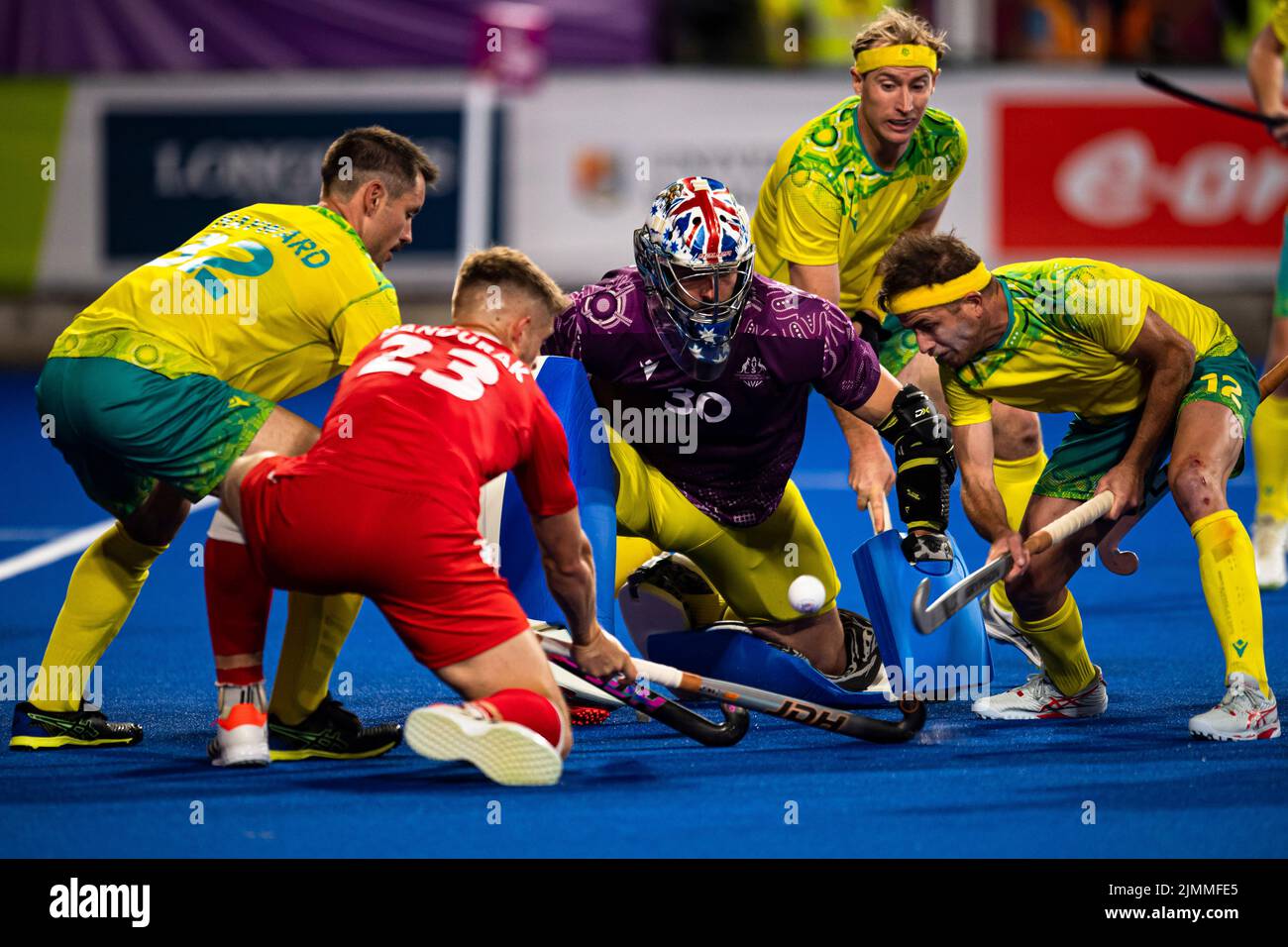 BIRMINGHAM, GROSSBRITANNIEN. 06. August 2022. Andrew CHARTER (AUS) (Mitte) während der Halbfinals der Herren Hockey England gegen Australien von Birmingham 2022 - Commonwealth Games an der Universität Birmingham am Samstag, 06. August 2022 in BIRMINGHAM, GROSSBRITANNIEN. Kredit: Taka Wu/Alamy Live Nachrichten Stockfoto