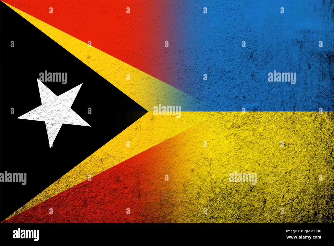 Die Demokratische Republik Timor-Leste mit der Nationalflagge der Ukraine. Grungen Hintergrund Stockfoto