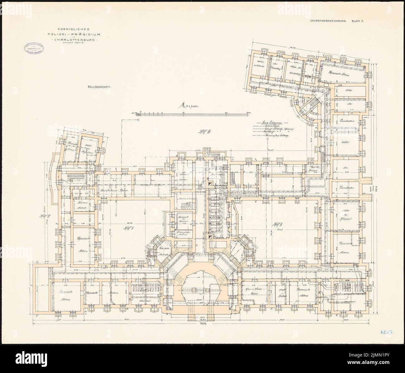 Launer Oskar, Polizeipräsidium, Berlin-Charlottenburg (1906-1910): Grundriß Keller 1: 100. Lithographie, 80,2 x 94,2 cm (einschließlich Scankanten) Stockfoto