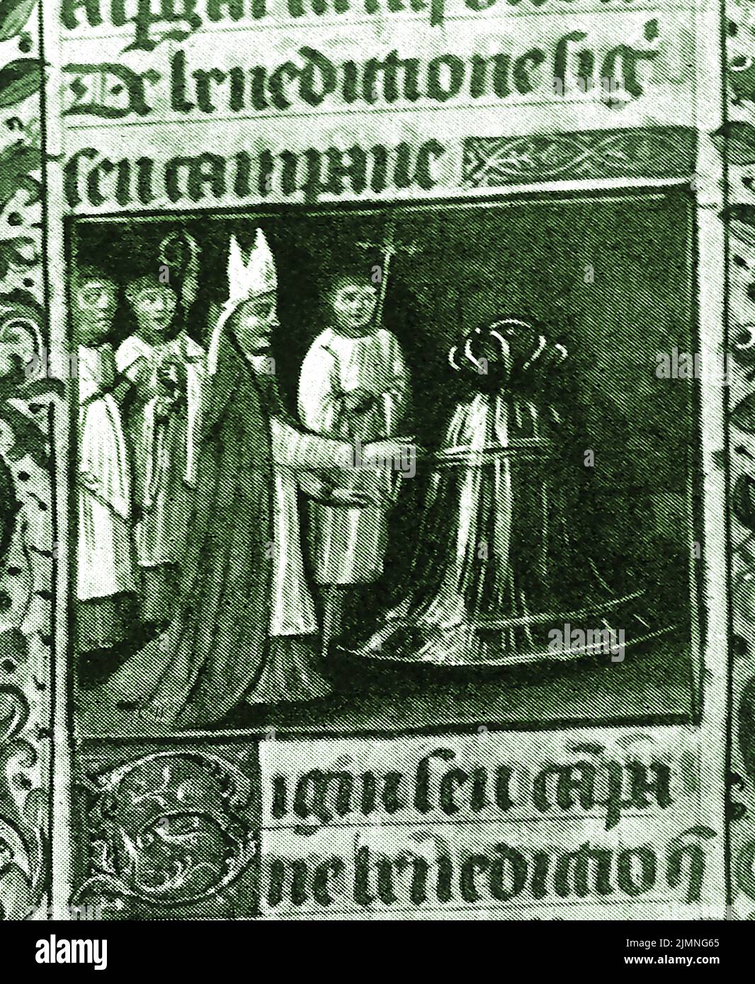 Eine religiöse Illustration aus dem 15.. Jahrhundert, die einen Bischof zeigt, der eine Kirchenglocke weihte. Stockfoto