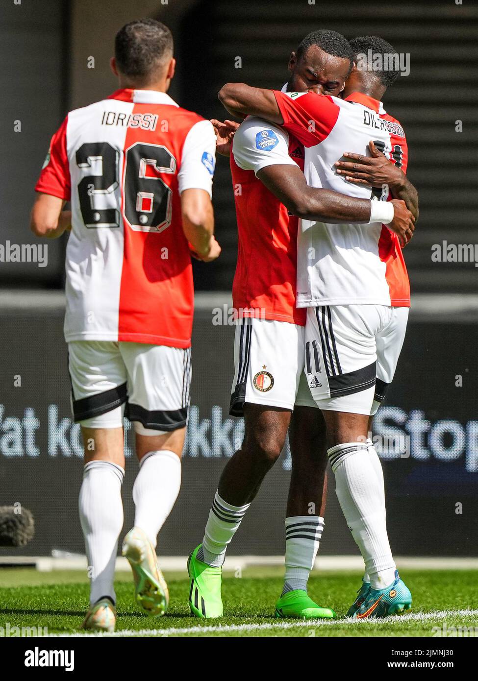 Arnhem - Lutsharel Geertruida von Feyenoord feiert den 2-5 während des Spiels zwischen Vitesse und Feyenoord am 7. August 2022 in Arnhem, Niederlande. (Box zu Box Pictures/Tom Bode) Stockfoto