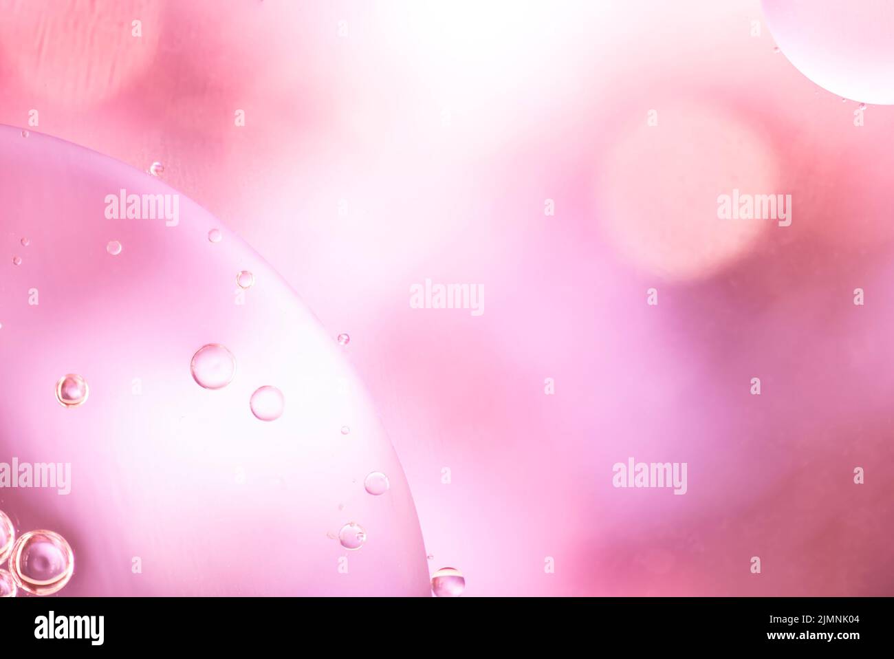 Rosa luftige Blasen glühende Tropfen Stockfoto