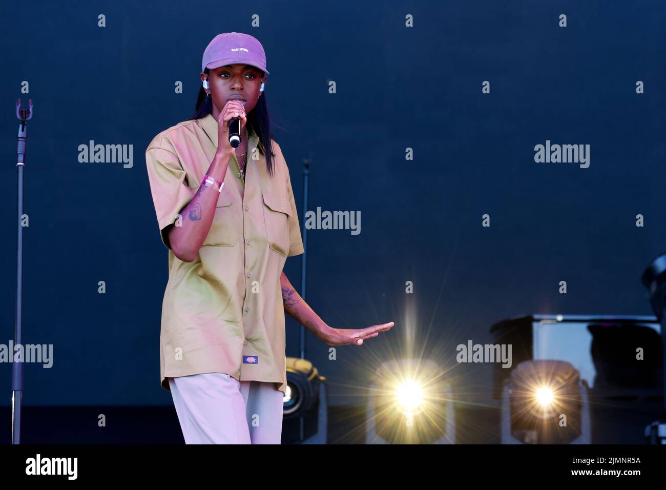 Brighton, Großbritannien . 07. August 2022. Die Stadt Brighton & Hove. CAT Burns Auftritt bei Brighton Pride 2022, We are Fabuloso 7.. August 2022 Credit: David Smith/Alamy Live News Stockfoto