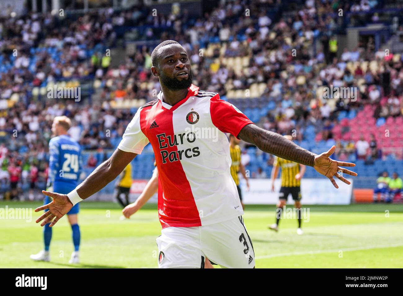 Arnhem - Lutsharel Geertruida von Feyenoord feiert den 2-5 während des Spiels zwischen Vitesse und Feyenoord am 7. August 2022 in Arnhem, Niederlande. (Box-to-Box-Bilder/Yannick Verhoeven) Stockfoto