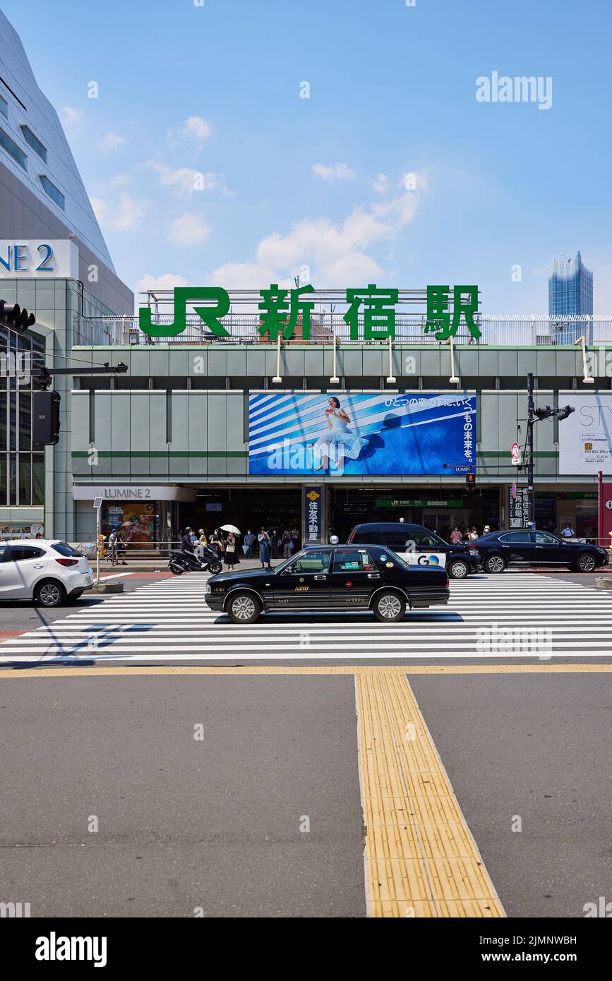 JR Shinjuku Station, Südeingang; Shinjuku, Tokio, Japan Stockfoto