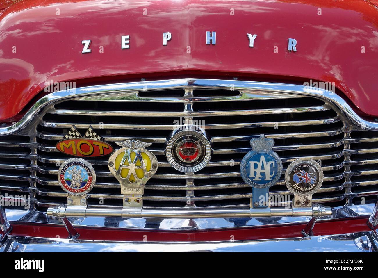 Ford Zeshyr, Abzeichen, Logo, Overdrive, AA-Abzeichen, RAC-Abzeichen, Badge Bar, Oldtimer Stockfoto