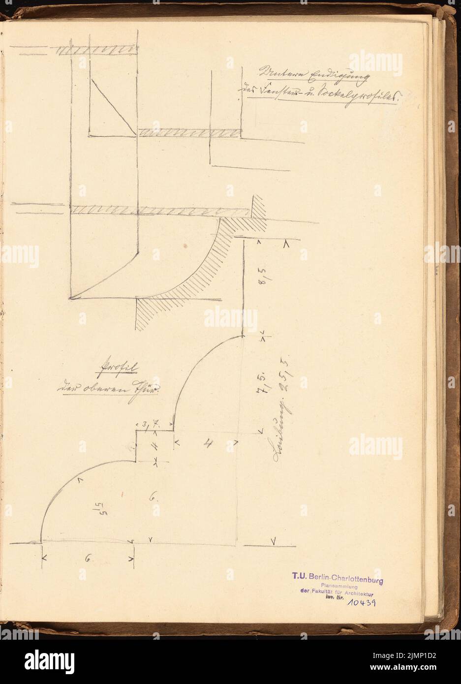 Lehmmübner Paul (1855-1916), Rathaus in Wesel. Fassade (ohne Datum): Profil der oberen Tür, unteres Ende des Fensters und Unterprofil. Bleistift auf Karton, 37,1 x 26,8 cm (inklusive Scan-Kanten) Lehmstübner Paul (1855-1916): Rathaus, Wesel. Fassade Stockfoto