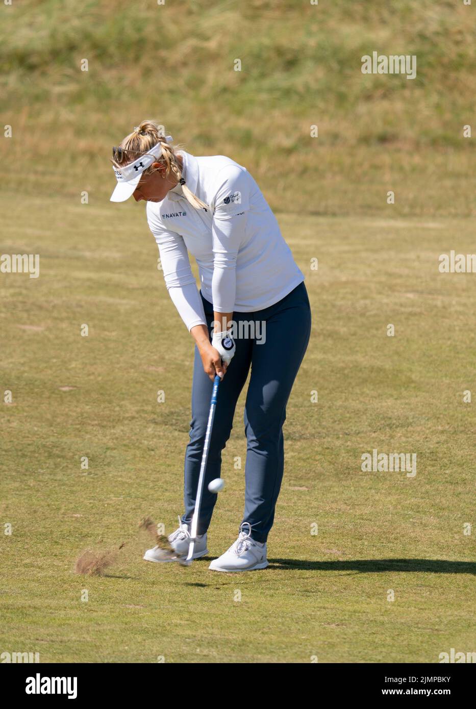 Gullane, Schottland, Großbritannien. 7.. August 2022. Finalrunde der AIG Women’s Open Golf Championship in Muirfield in East Lothian. PIC; Emily Kristine Pedersen spielt den Anflug auf das dritte Loch. Iain Masterton/Alamy Live News Stockfoto