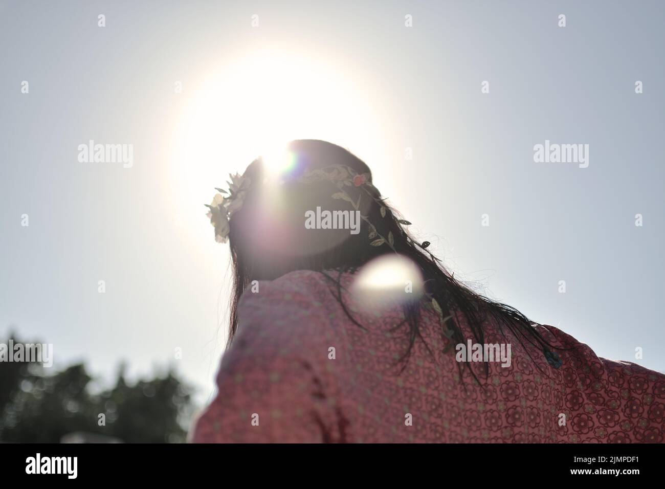 Wenn Sie nach San Fransisco fahren... Tragen Sie auf jeden Fall Blumen im Haar Stockfoto