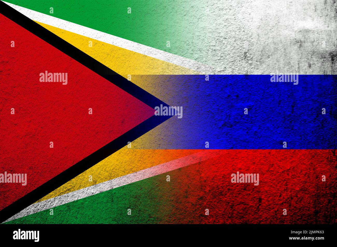 Nationalflagge der Russischen Föderation mit der Kooperativen Republik Guyana Nationalflagge . Grungen Hintergrund Stockfoto