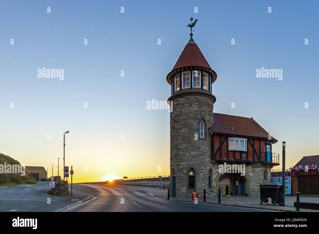 Das South toll House am Marine Drive in Scarbrough, North Yorkshire, England. Aufgenommen bei Sonnenaufgang. Stockfoto