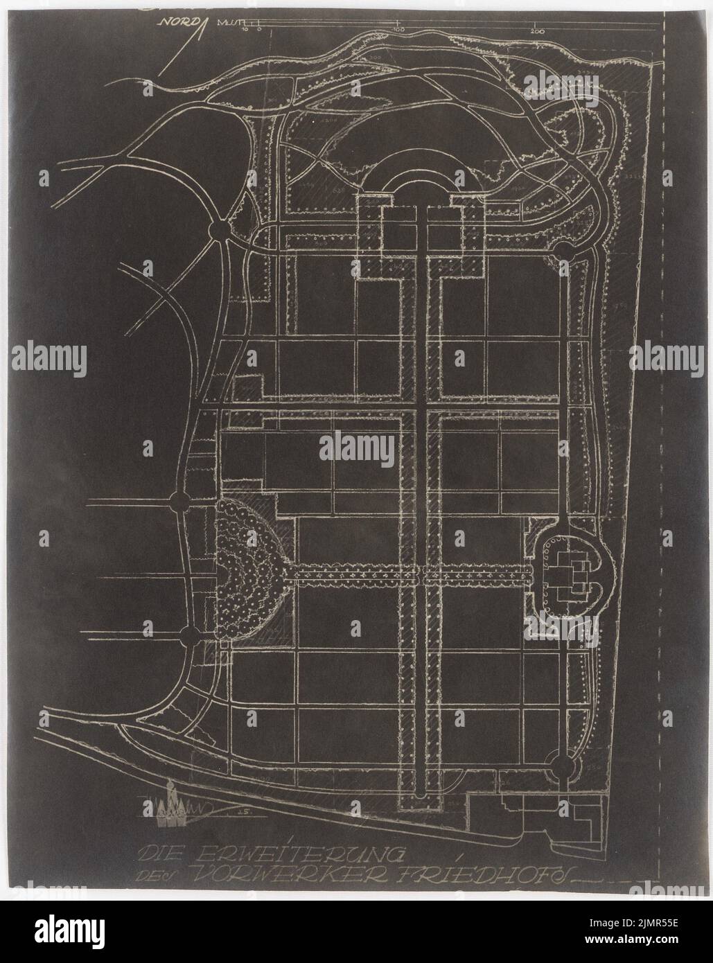 Barth Erwin (1880-1933), Vorwerker Friedhof in Lübeck. Erweiterung (1925): Grundriß der Anlage 1: 2000, Maßstabsbalken, Stempel mit stilisierter Dachlandschaft. Foto (Negativabzug) auf Papier, 32,7 x 25,9 cm (inklusive Scankanten) Barth Erwin (1880-1933): Vorwerker Friedhof, Lübeck. Erweiterning Stockfoto