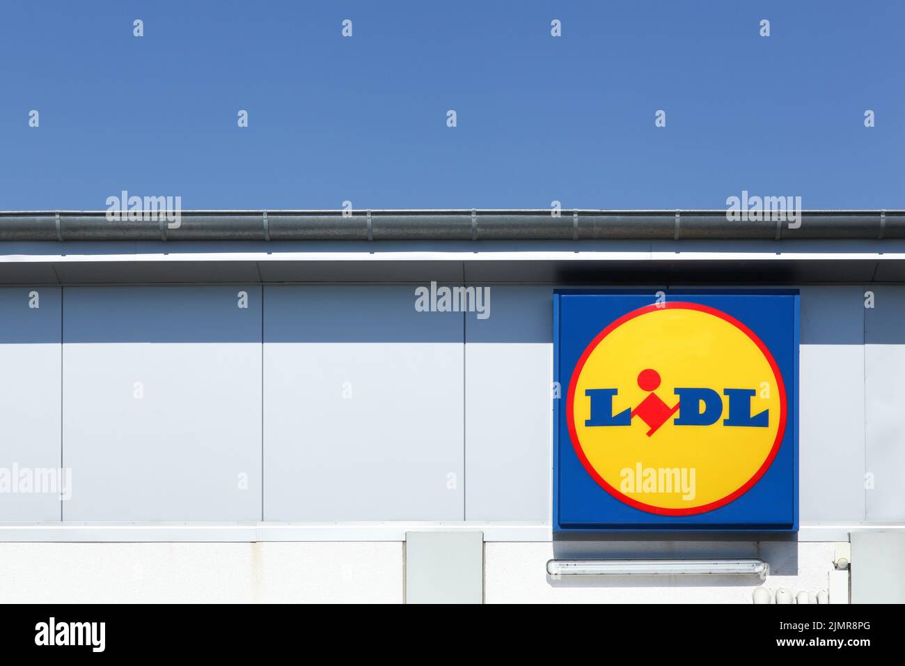 Randers, Dänemark - 19. August 2015: Lidl ist eine deutsche globale Discounter-Supermarktkette mit Sitz in Neckarsulm, Baden-Württemberg, Deutschland Stockfoto