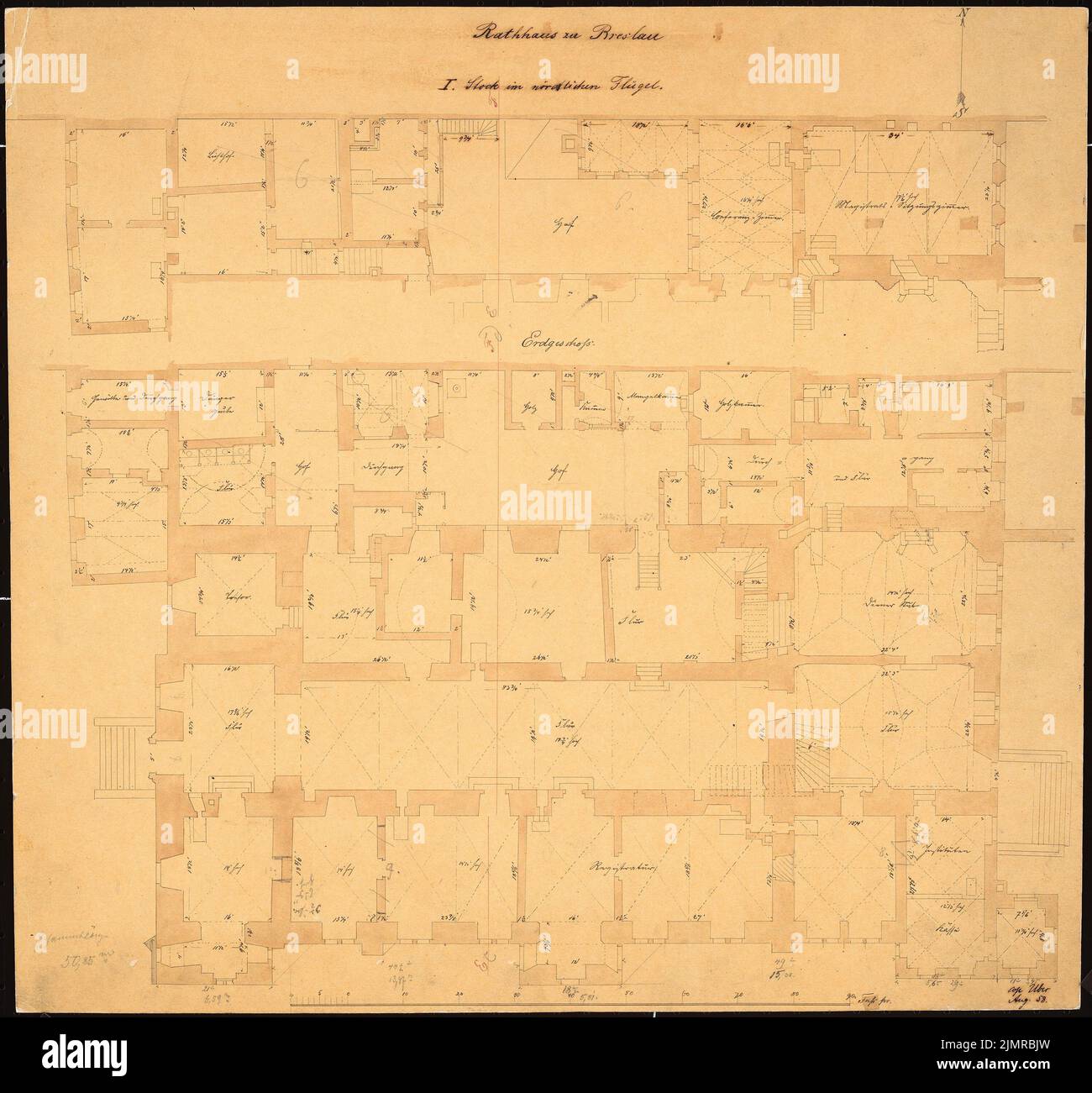 Lüdecke Carl Johann Bogislaw (1826-1894), Rathaus in Breslau. Umbau (08,1858): Grundriß des 1.. Stockwerks des Nordflügels und des Erdgeschosses des südlichen Hauptgebäudes, Maßstabsbalken. Tusche, Tusche farbig, Bleistift wasserfarben auf transparent, 47,4 x 50,9 cm (inklusive Scankanten) Lüdecke Carl Johann Bogislaw (1826-1894): Rathaus, Breslau. Umbau Stockfoto