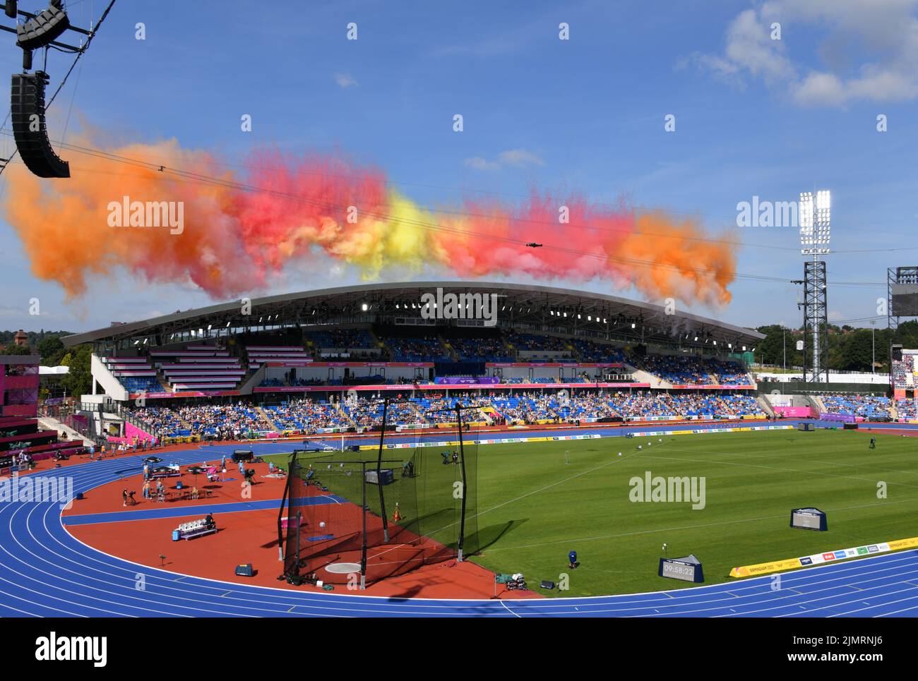 Birmingham 2022 Commonwealth Games Alexander Stadium Eröffnung Feuerwerk am Spiel Tag 9 Samstag 6 August - Track & Field Athletics Stockfoto