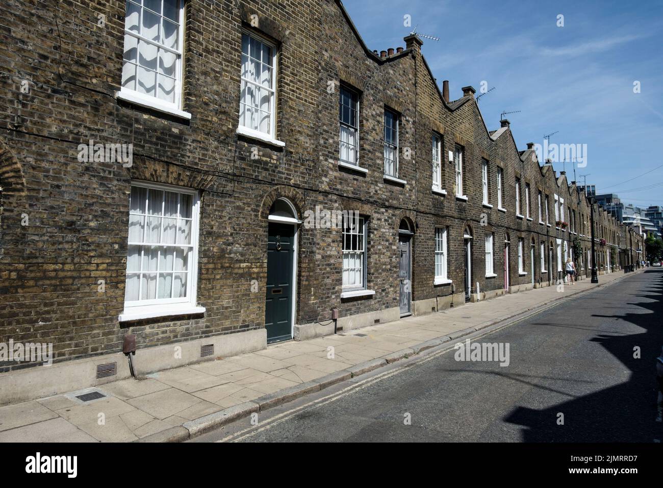 Reihe von terrassenförmig angelegten, spät georgianischen Arbeiterhäusern, Roupell Street, Waterloo, London SE1. VEREINIGTES KÖNIGREICH. Stockfoto