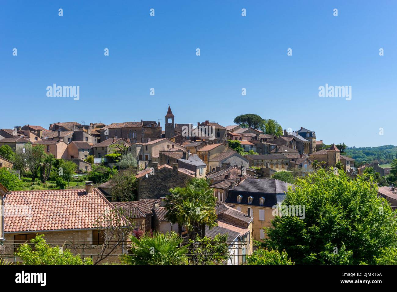 Blick auf die idyllische französische Landstadt Belves im Dordogne-Tal Stockfoto