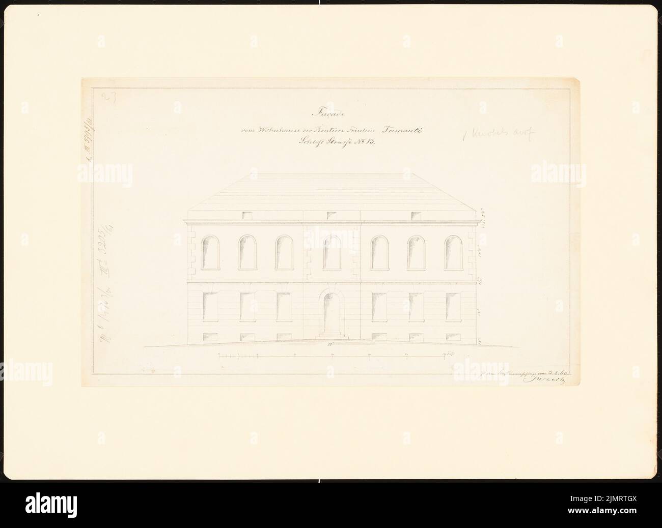 Knobelsdorff Georg Wenzeslaus von (1699-1753), Potsdamer Stadthäuser. Bauaufzeichnungen (sogenannter Ziller-Folder) um 1850. Wohnhaus Schloss-Straße (Baujahr 1748) (13.08.1860): Riss-Blickfassade (Maßstab Bar, Fuß). Tusche und Bleistift auf Papier, wasserfarben, 33,5 x 45,9 cm (inklusive Scankanten) Knobelsdorff Georg Wenzeslaus von (1699-1753): Potsdamer Bürgerhäuser. Bauaufnahmen (sog. Ziller-Mappe) um 1850. Wohnhaus Schloss-Straße 13 (Baujahr 1748) Stockfoto