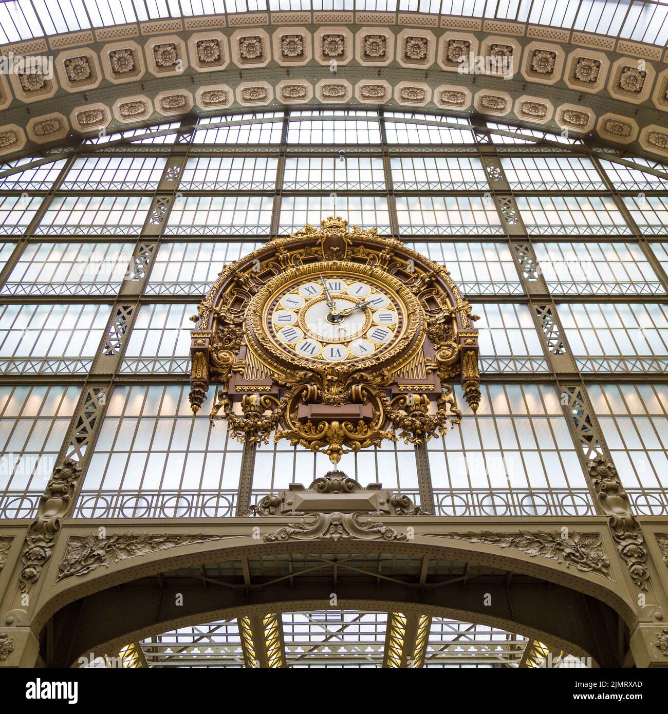 Paris, Frankreich, März 28 2017: Goldene Uhr des Museums D'Orsay.das Musée d'Orsay ist ein Museum in Paris, am linken Ufer des Stockfoto